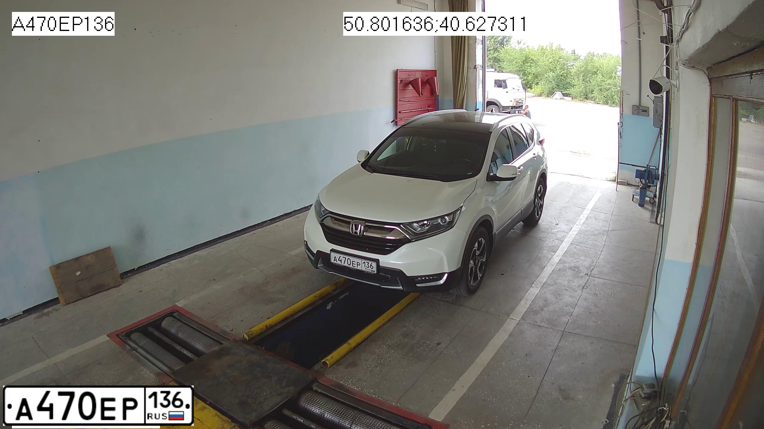 Фото автомобиля HONDA CR-V, 2017 — госномер А470ЕР136. Цвет: Белый