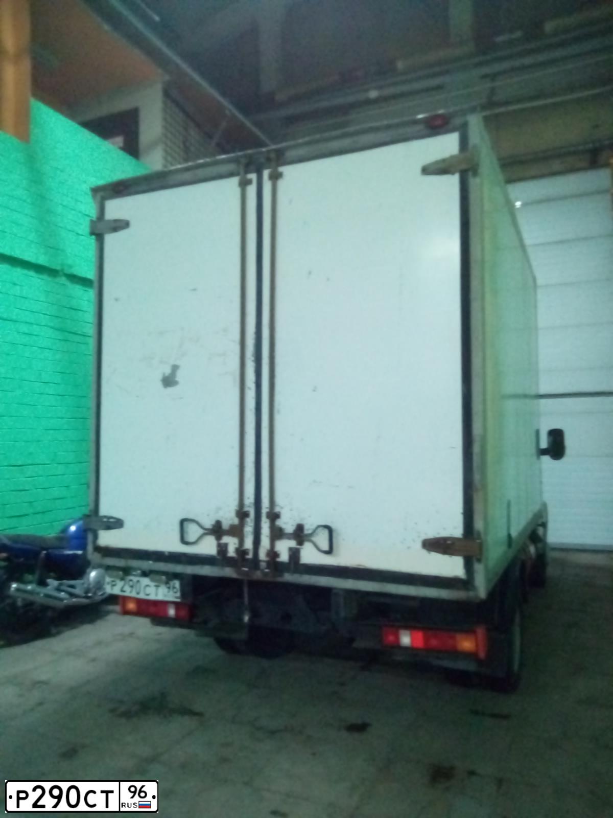 Фото автомобиля GAZ 3302 EL, 2008 — госномер Р290СТ96. Цвет: БЕЛЫЙ