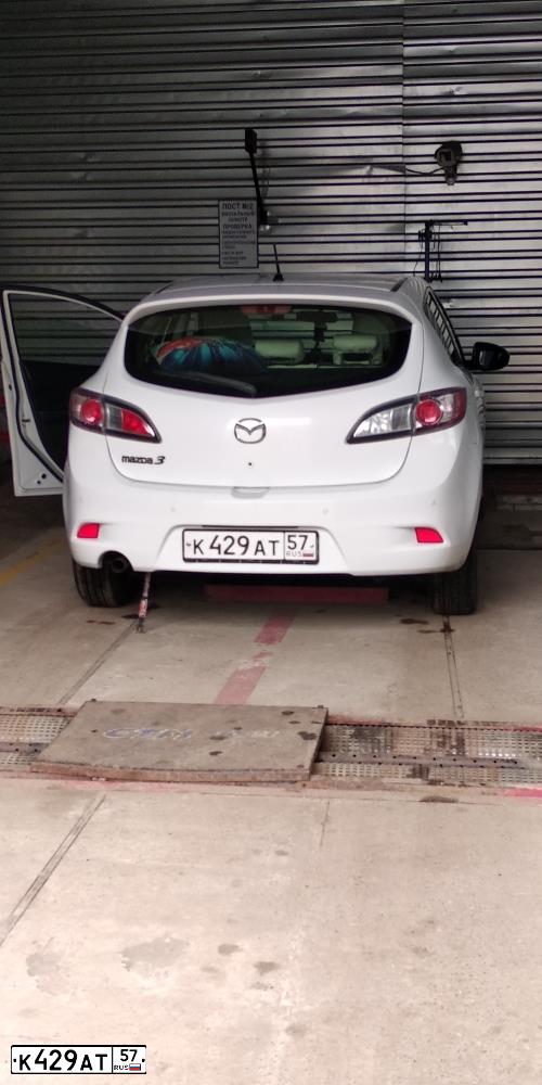 Фото автомобиля MAZDA 3, 2012 — госномер К429АТ57. Цвет: БЕЛЫЙ