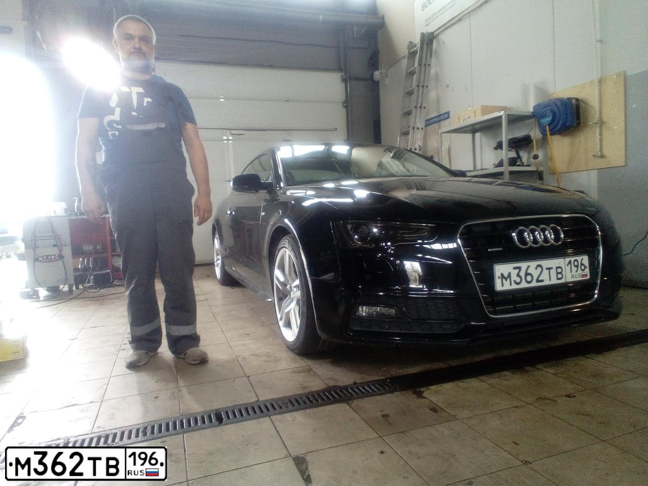 Фото автомобиля AUDI A5, 2013 — госномер В090РН76. Цвет: ЧЕРНЫЙ
