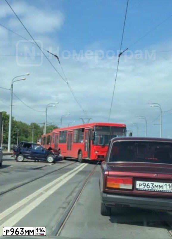 Фото автомобиля LADA 2107, 2012 — госномер Р963ММ116. Цвет: СЕРЕБРИСТО-КРАСНЫЙ