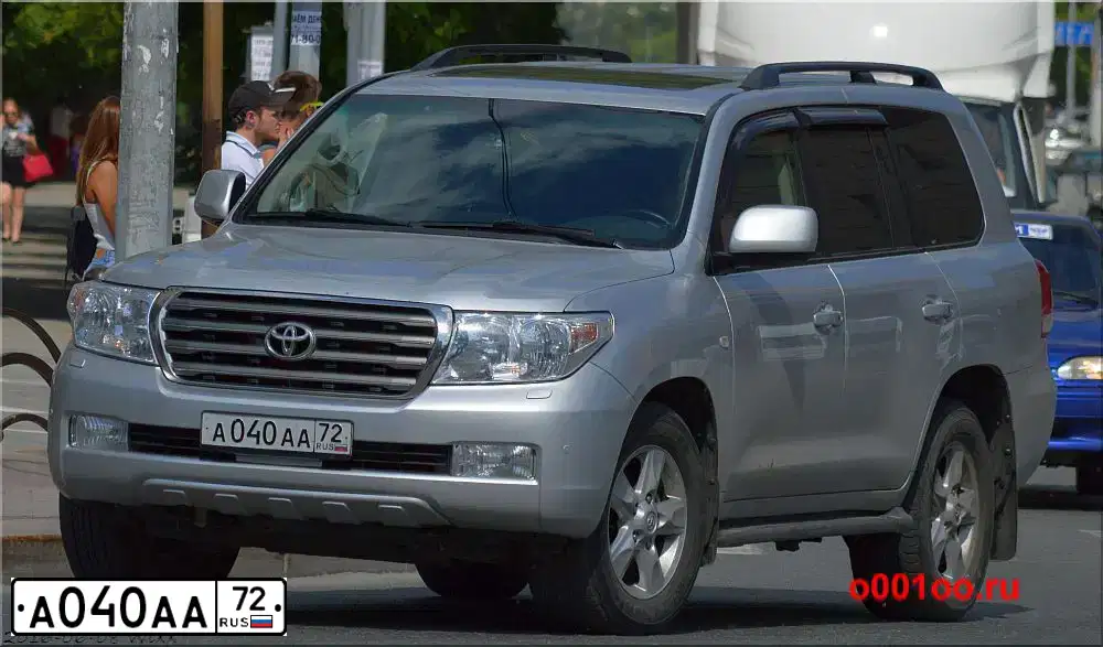 Фото автомобиля TOYOTA LANDCRUISER 200, 2009 — госномер А040АА72. Цвет: Серебристый