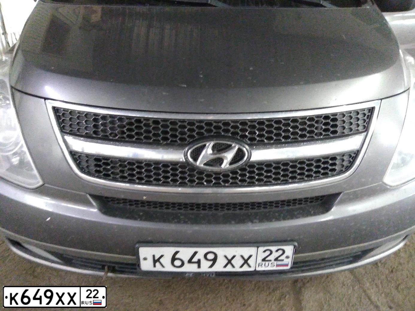 Фото автомобиля HYUNDAI H 1/H 100/STAREX, 2012 — госномер К649ХХ22. Цвет: ТЕМНО-СЕРЫЙ