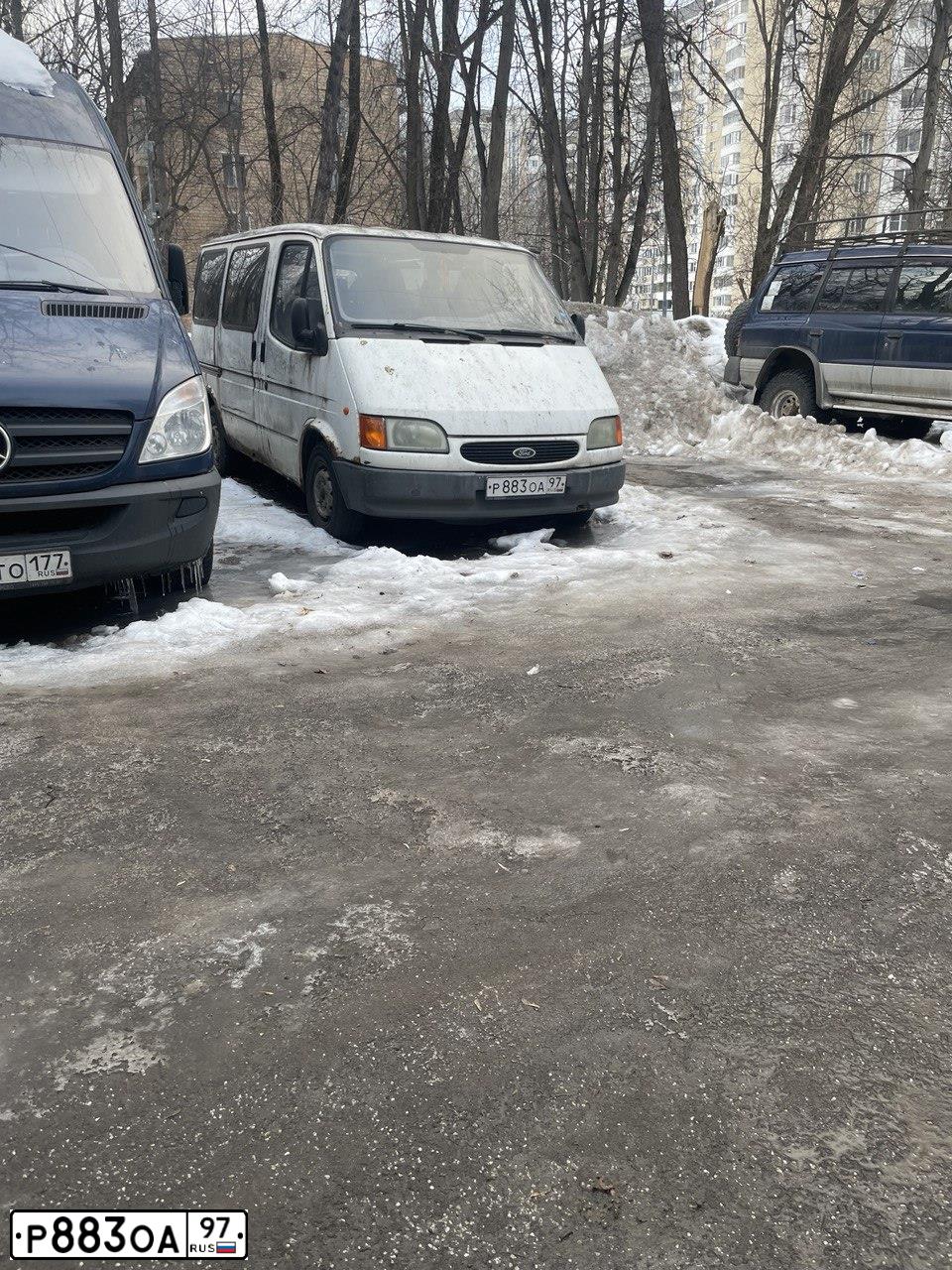 Фото автомобиля FORD TRANSIT, 1997 — госномер Р883ОА97. Цвет: БЕЛЫЙ