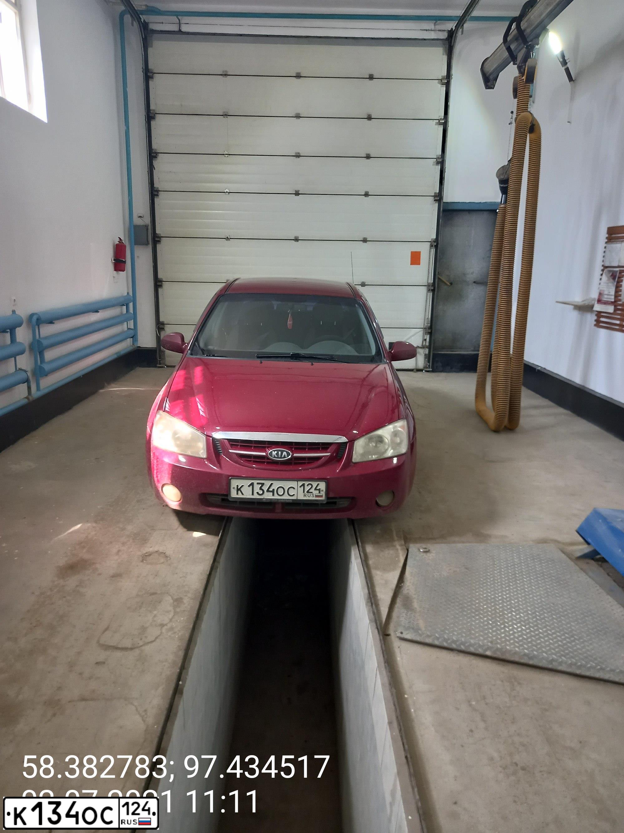 Фото автомобиля KIA CERATO, 2006 — госномер К134ОС124. Цвет: Красный