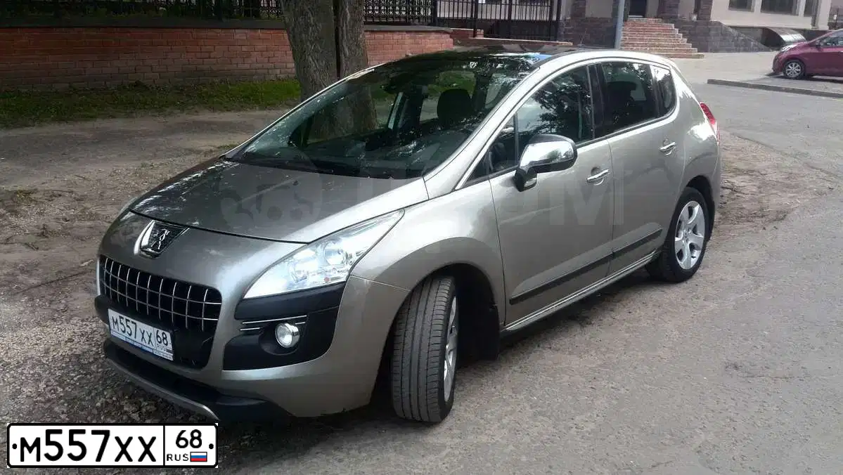 Фото автомобиля PEUGEOT 3008, 2011 — госномер М557ХХ68. Цвет: СЕРО-БЕЖЕВЫЙ
