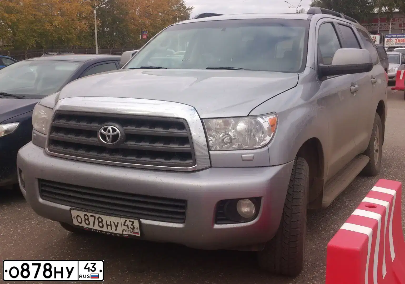 Фото автомобиля TOYOTA SEQUOIA, 2008 — госномер В384НВ155. Цвет: СЕРЕБРИСТЫЙ