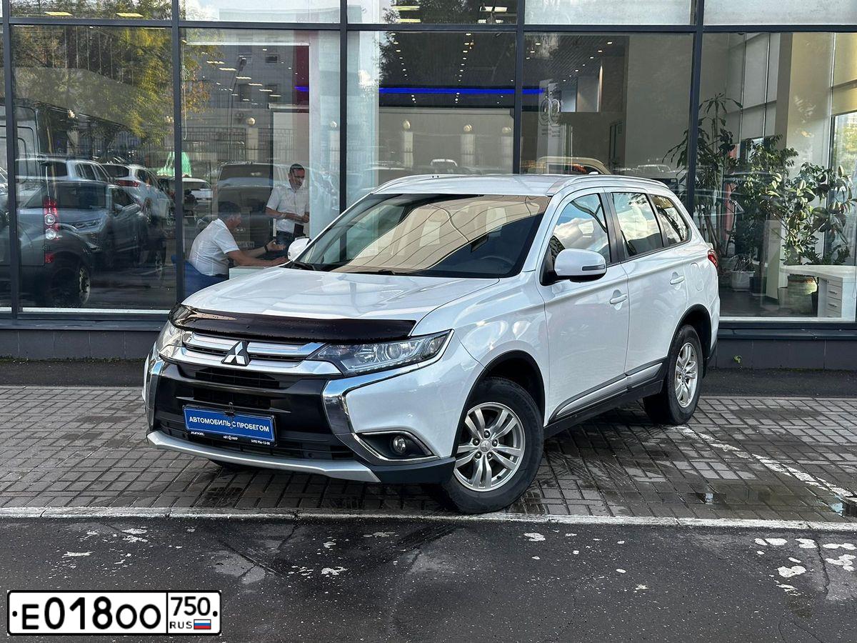 Фото автомобиля MITSUBISHI OUTLANDER, 2017 — госномер Е018ОО750. Цвет: Белый