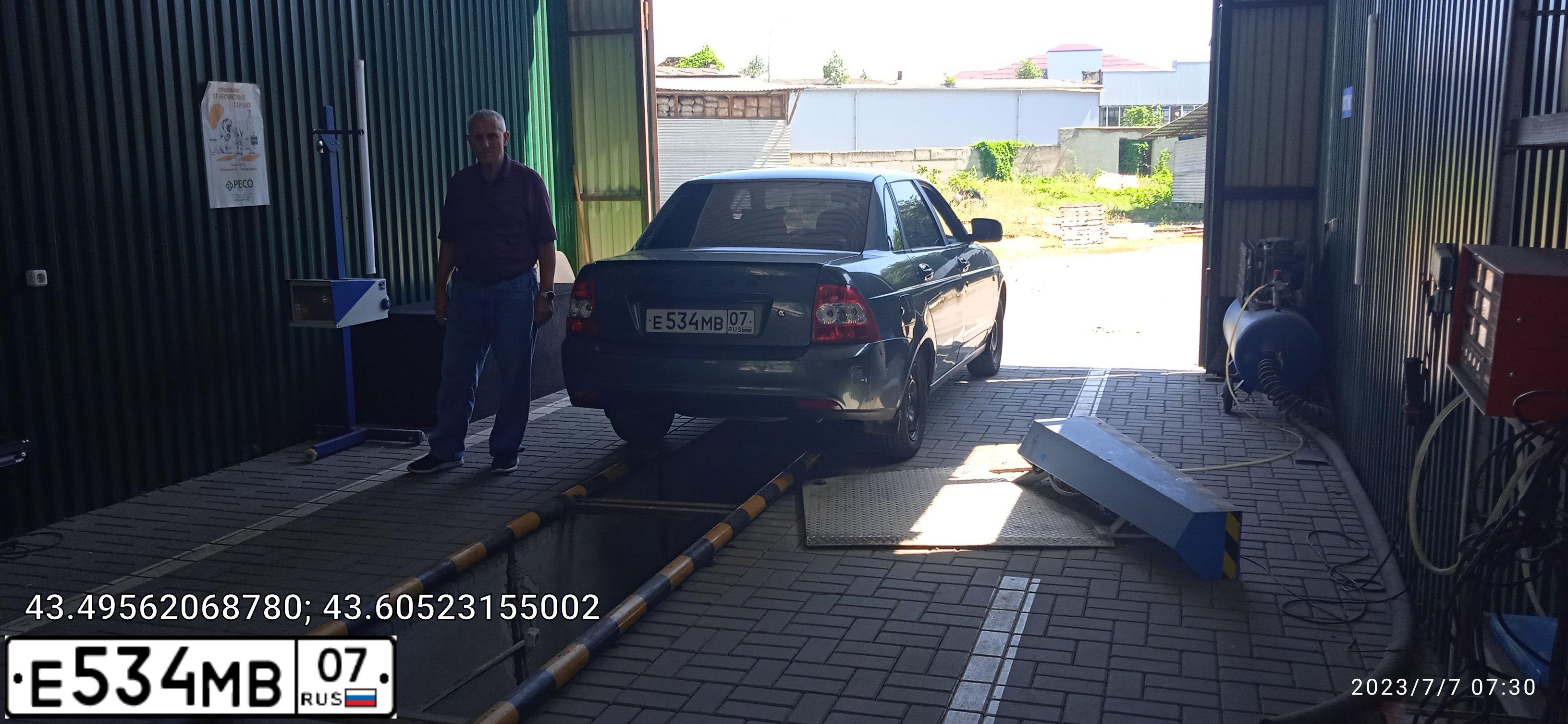 Фото автомобиля LADA 2170 PRIORA, 2009 — госномер Р555РЕ26. Цвет: СЕРО СИНЕ-ЗЕЛЕНЫЙ