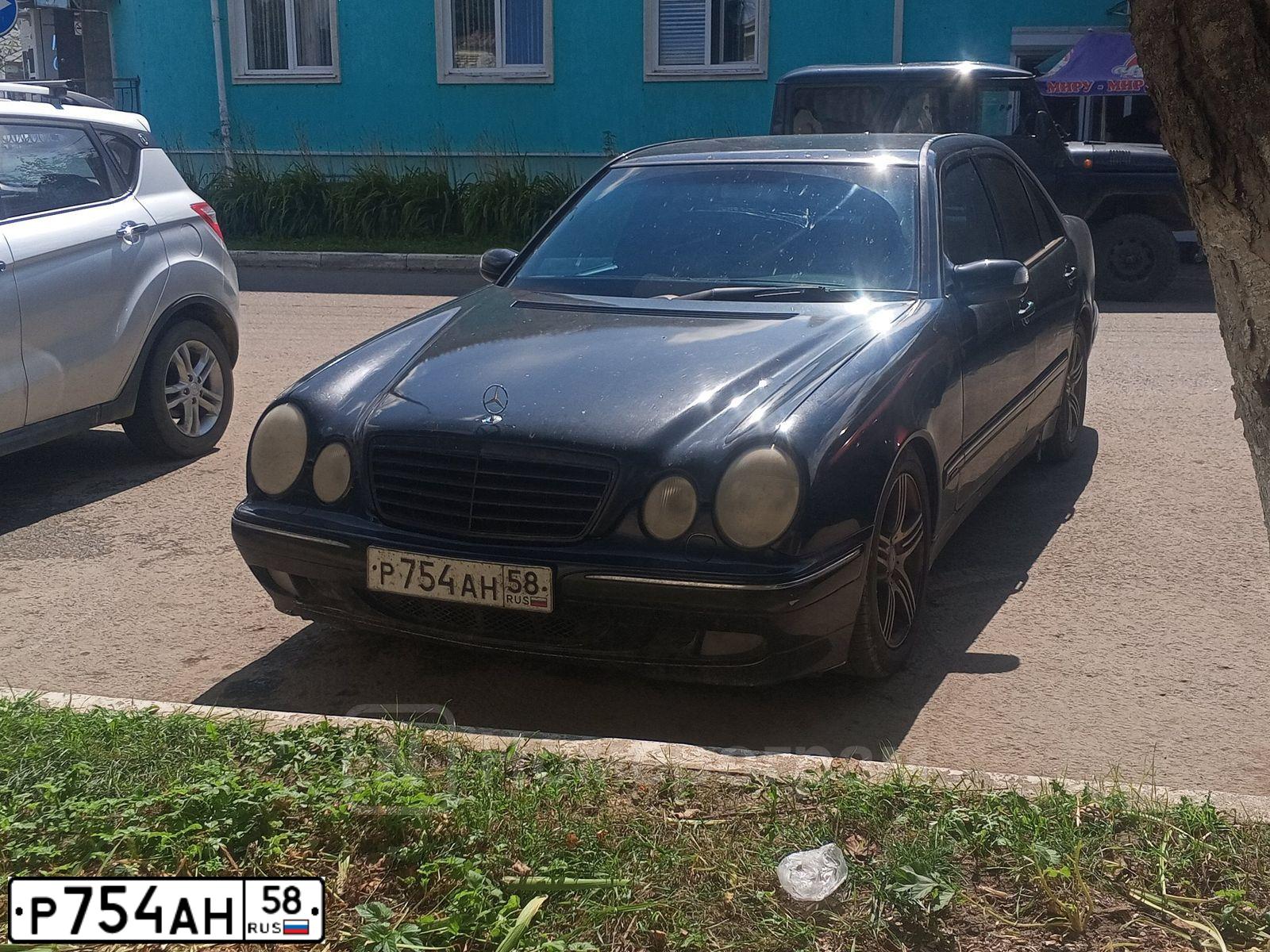Фото автомобиля MERCEDES E-KLASSE, 1999 — госномер Р754АН58. Цвет: ЧЕРНЫЙ
