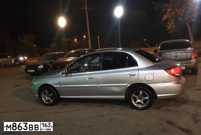 Фото автомобиля KIA RIO, 2004 — госномер М863ВВ163. Цвет: СЕРЕБРИСТЫЙ