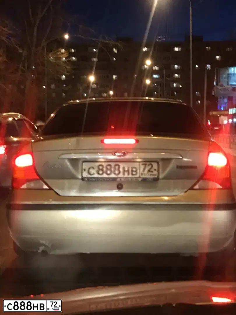 Фото автомобиля FORD FOCUS, 2004 — госномер С888НВ72. Цвет: СЕРО-ЗОЛОТИСТЫЙ