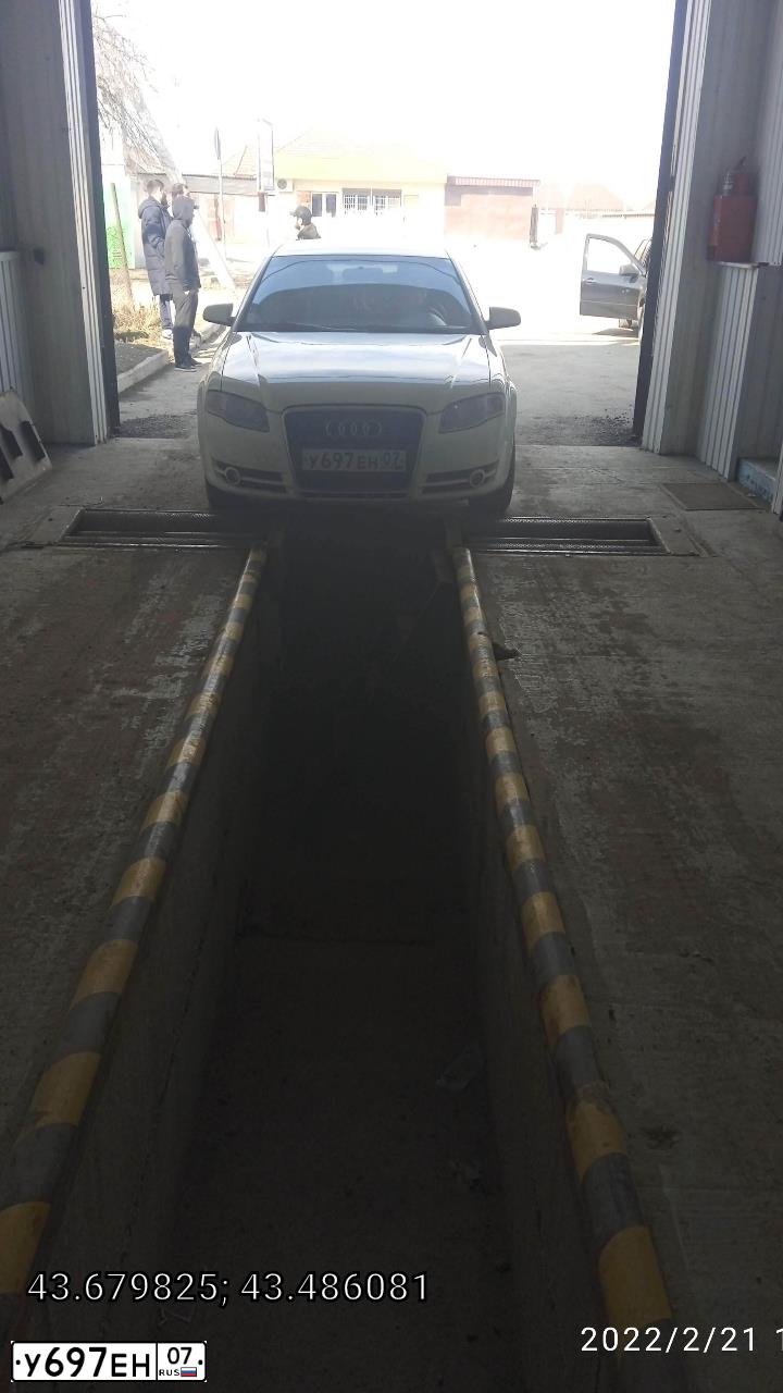 Фото автомобиля AUDI A4, 2005 — госномер У697ЕН07. Цвет: Белый