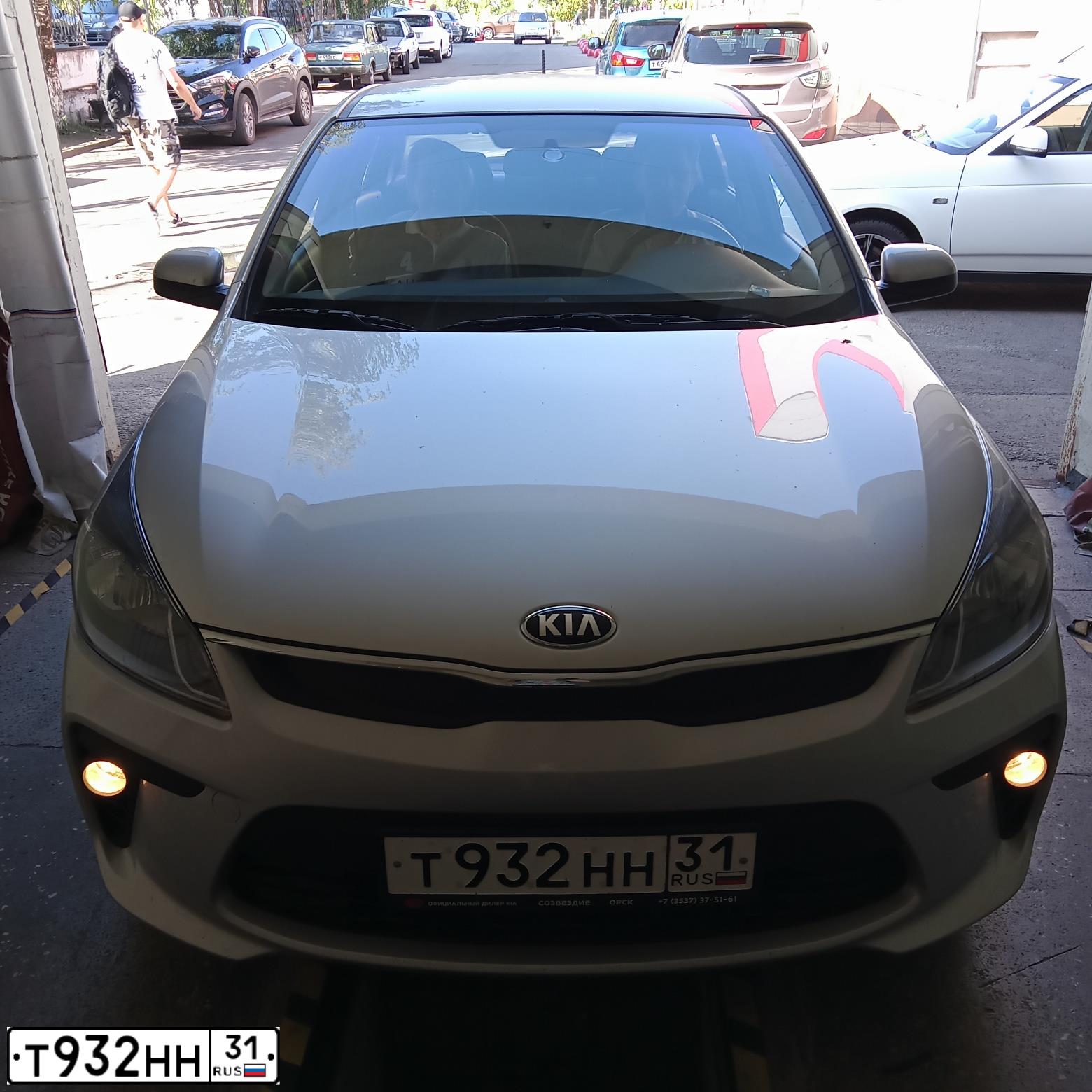 Фото автомобиля KIA RIO, 2017 — госномер С809УЕ750. Цвет: СЕРЕБРИСТЫЙ