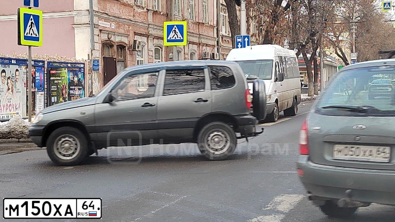 Фото автомобиля LADA 2109 SAMARA, 2003 — госномер М256ТТ13. Цвет: ТЕМНО ЗЕЛЕНЫЙ