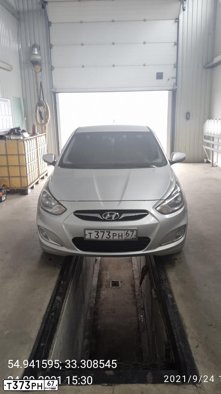 Фото автомобиля HYUNDAI SOLARIS, 2014 — госномер Т373РН67. Цвет: Серебристый