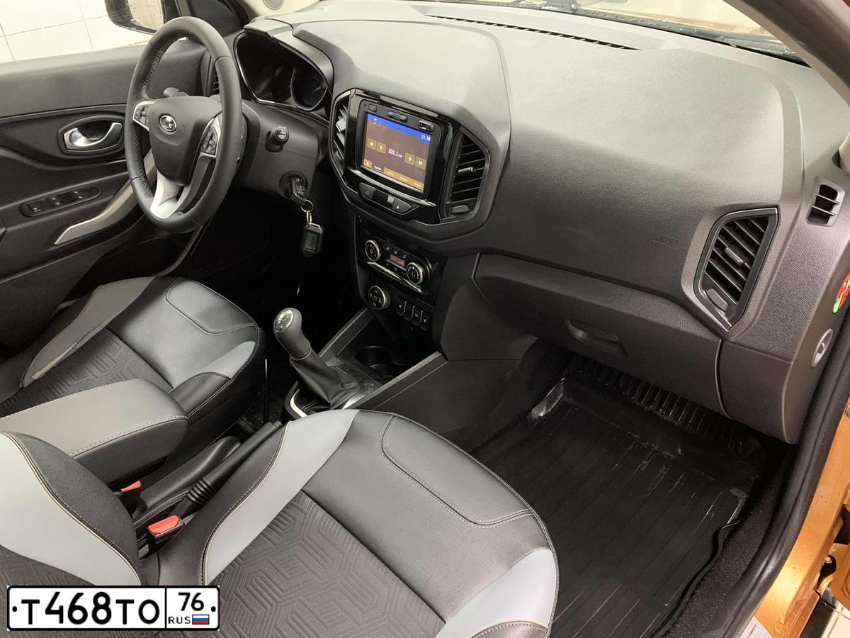 Фото автомобиля LADA XRAY, 2018 — госномер В015ЕХ76. Цвет: Оранжевый