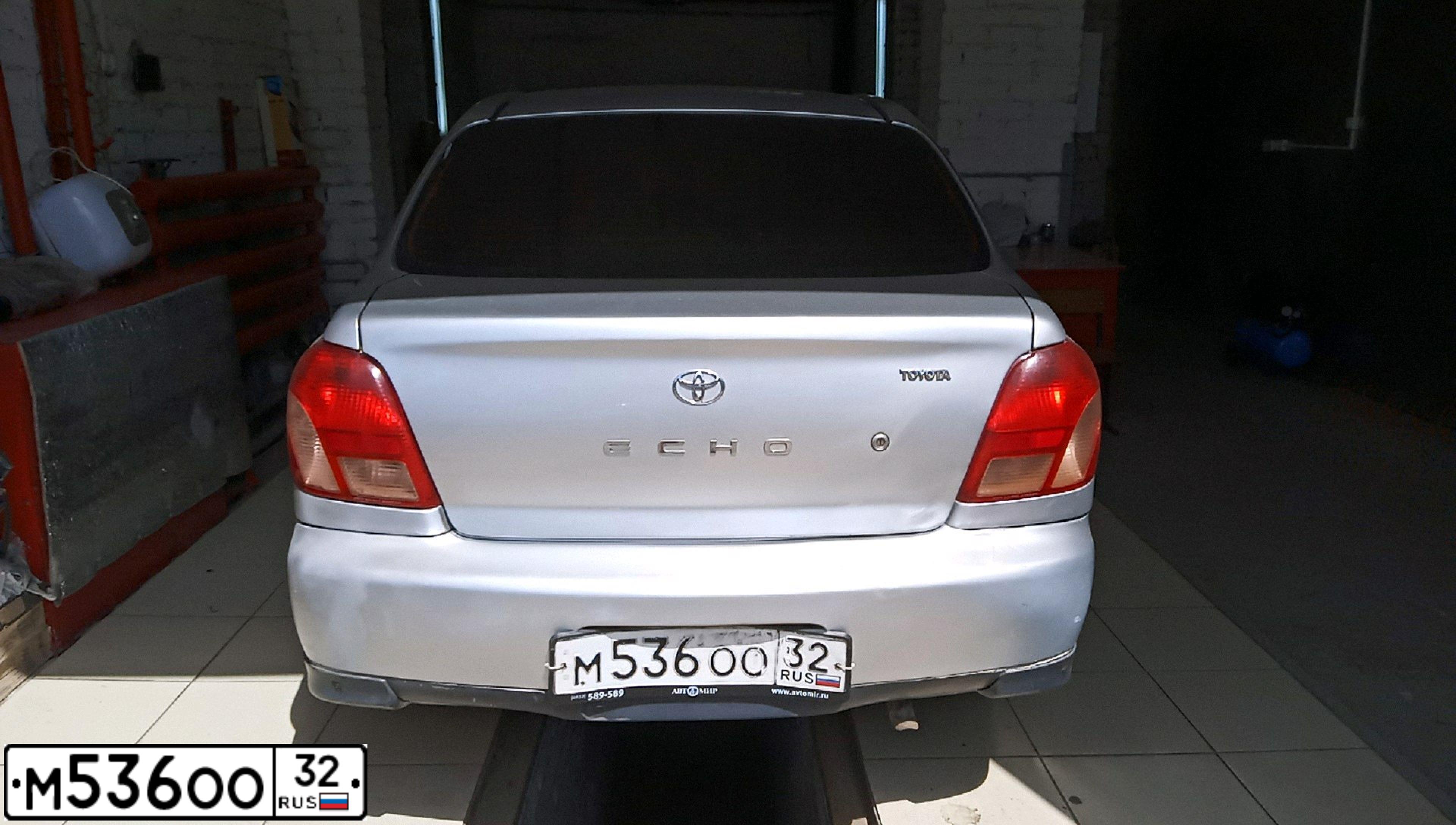Фото автомобиля TOYOTA ECHO, 2000 — госномер М536ОО32. Цвет: СЕРЕБРИСТЫЙ