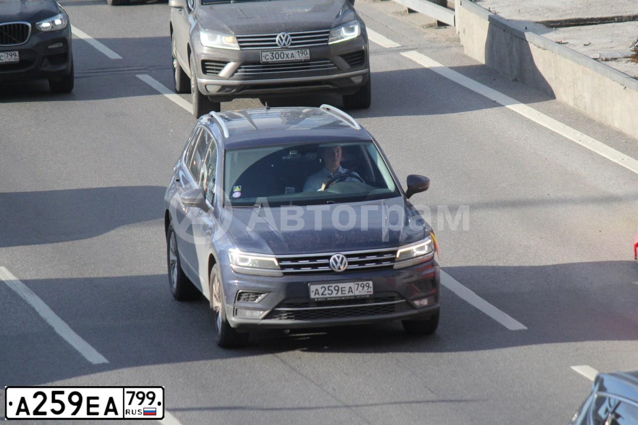 Фото автомобиля VOLKSWAGEN TIGUAN, 2017 — госномер Х072СК31