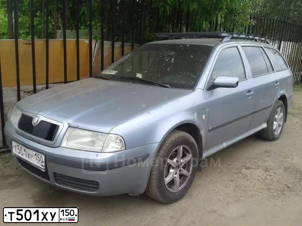 Фото автомобиля SKODA OCTAVIA, 2003 — госномер Т501ХУ150. Цвет: БЕЛЫЙ СЕРЫЙ