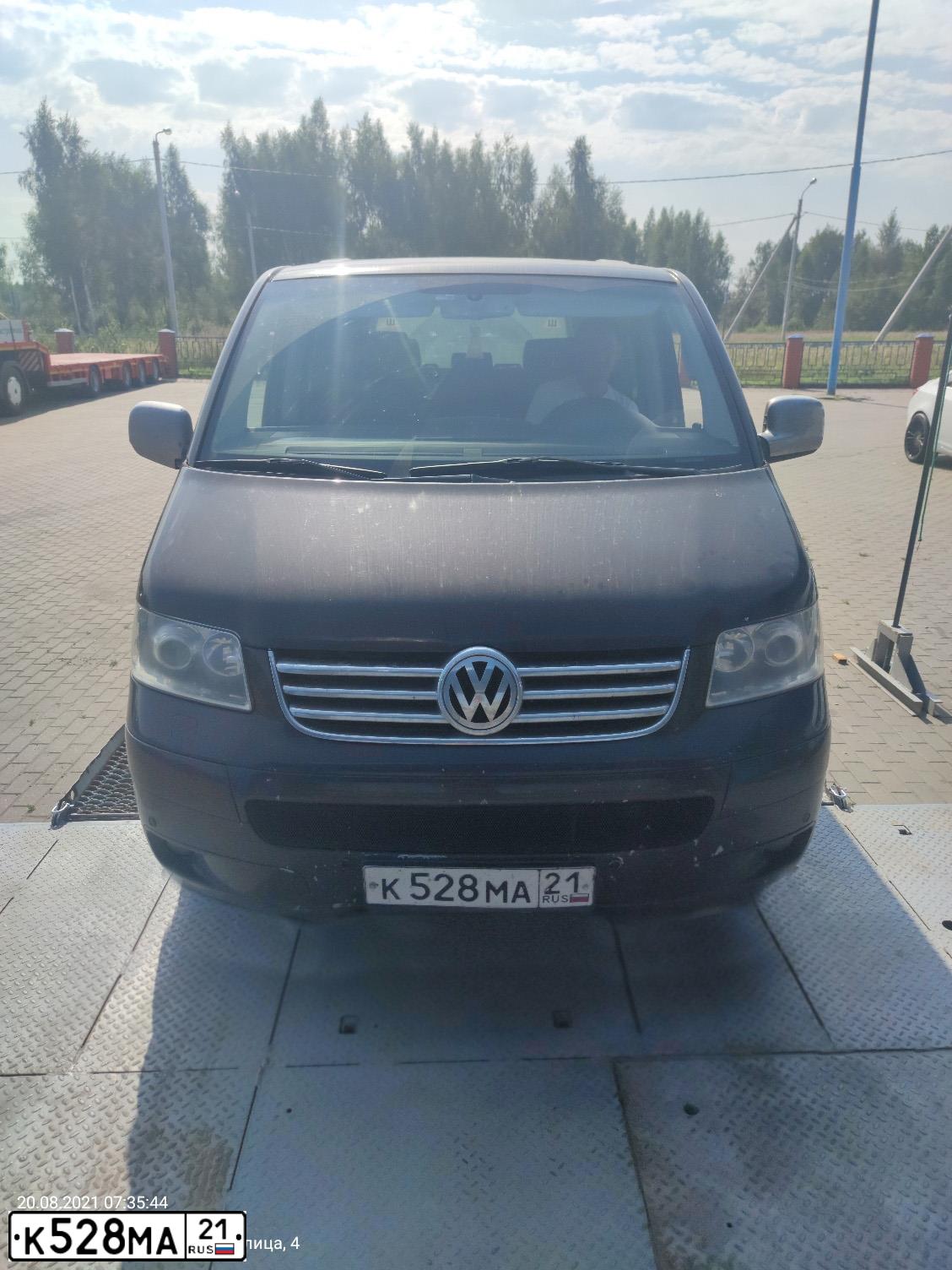Фото автомобиля VOLKSWAGEN MULTIVAN, 2009 — госномер М200ХТ21. Цвет: Коричневый