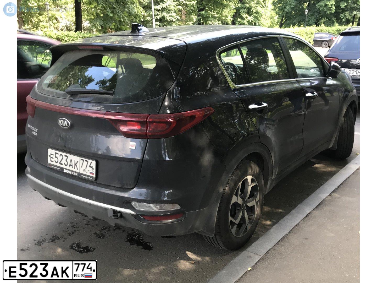 Фото автомобиля KIA SPORTAGE, 2020 — госномер Е523АК774. Цвет: ЧЕРНЫЙ