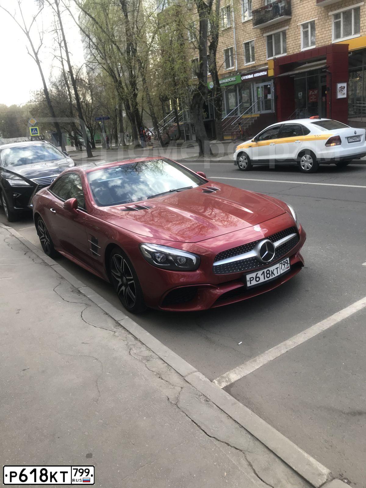 Фото автомобиля MERCEDES SL-KLASSE, 2016 — госномер Р618КТ799. Цвет: Красный