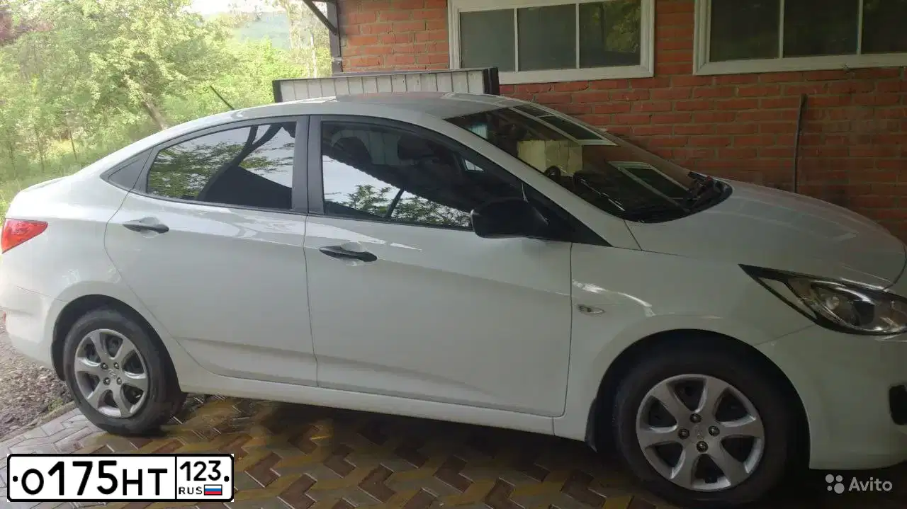 Фото автомобиля HYUNDAI SOLARIS, 2014 — госномер О175НТ123. Цвет: БЕЛЫЙ