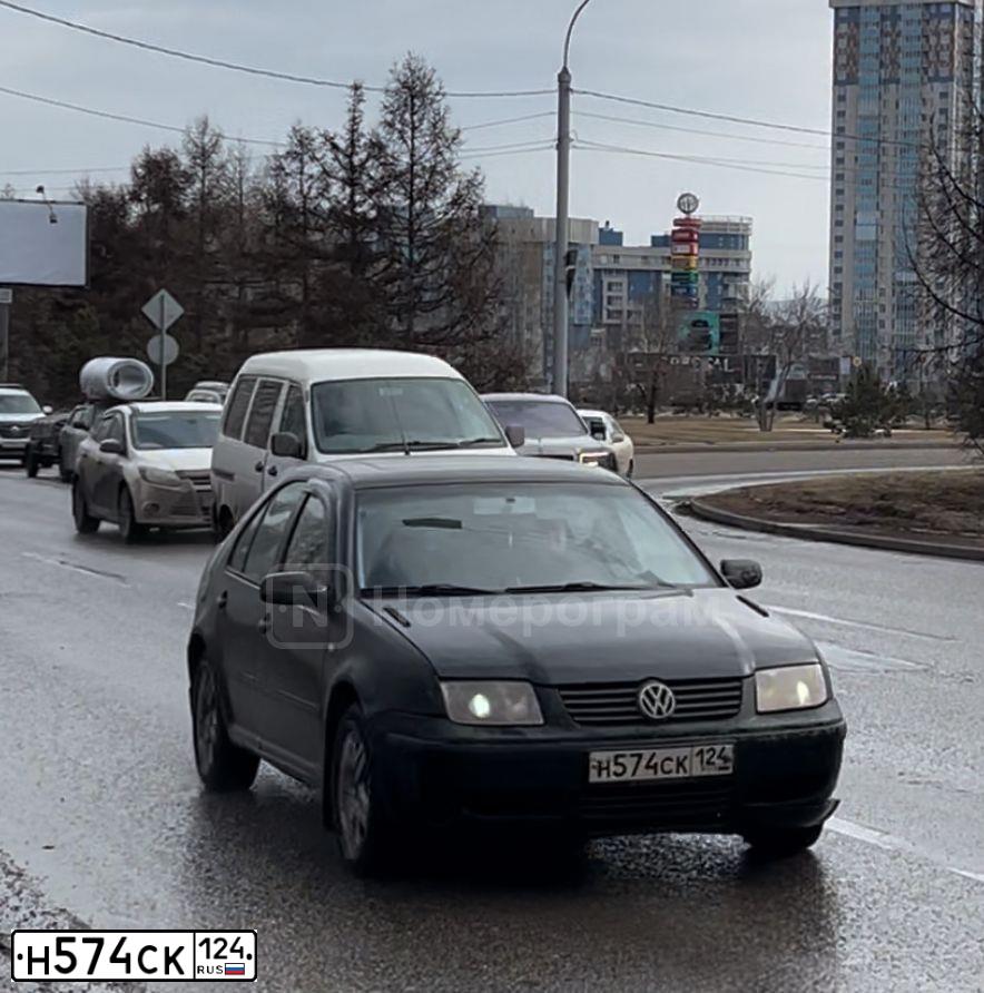 Фото автомобиля VOLKSWAGEN JETTA, 2001 — госномер Т328ХМ124. Цвет: ЧЕРНЫЙ