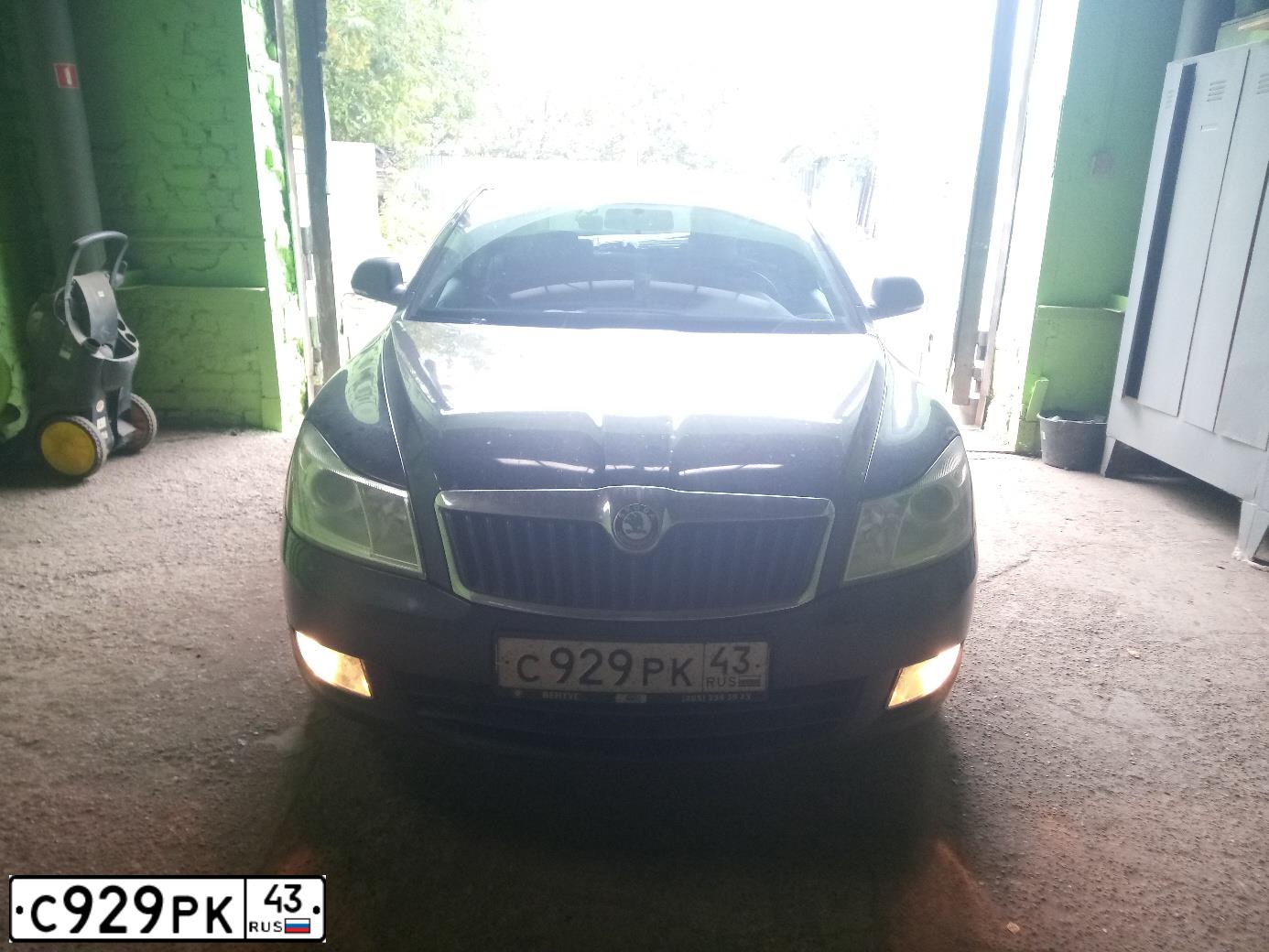 Фото автомобиля SKODA OCTAVIA, 2011 — госномер У719ХЕ43. Цвет: ЧЕРНЫЙ