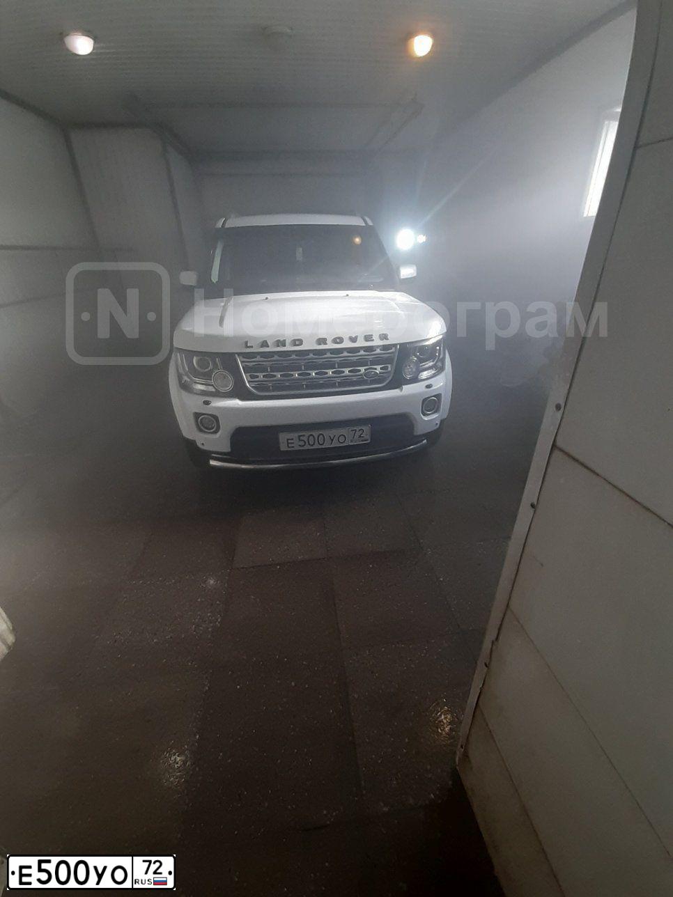 Фото автомобиля LANDROVER DISCOVERY, 2011 — госномер Х077ЕН72. Цвет: ЯРКО БЕЛЫЙ