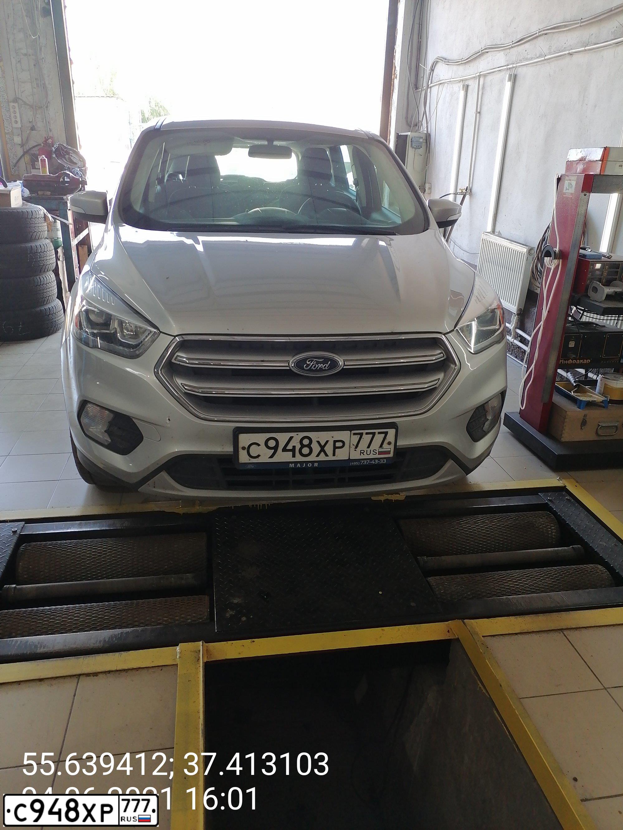 Фото автомобиля FORD KUGA, 2017 — госномер С948ХР777. Цвет: СЕРЕБРИСТЫЙ
