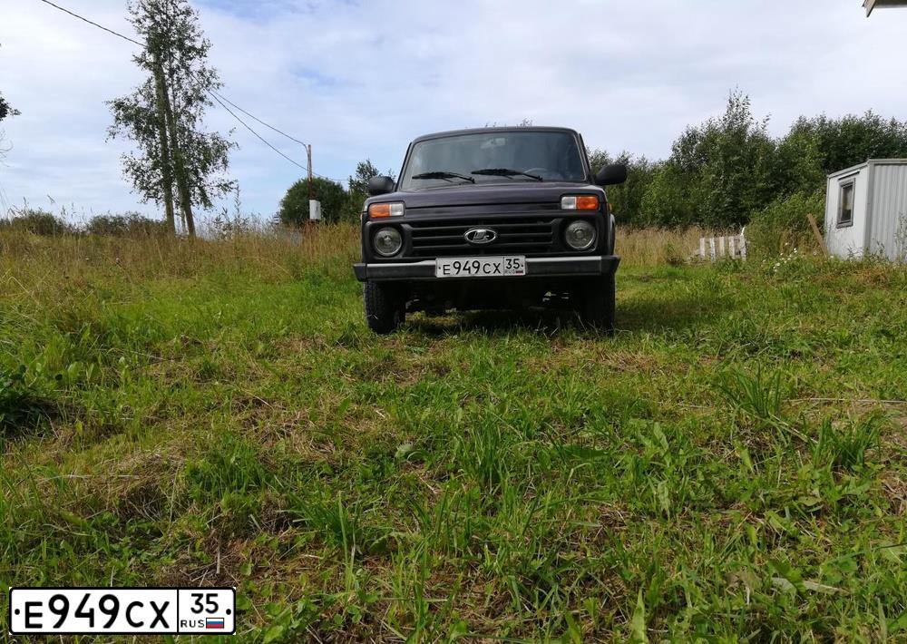 Фото автомобиля LADA 2121 NIVA, 2016 — госномер Е949СХ35. Цвет: ТЕМНО-ФИОЛЕТОВЫЙ