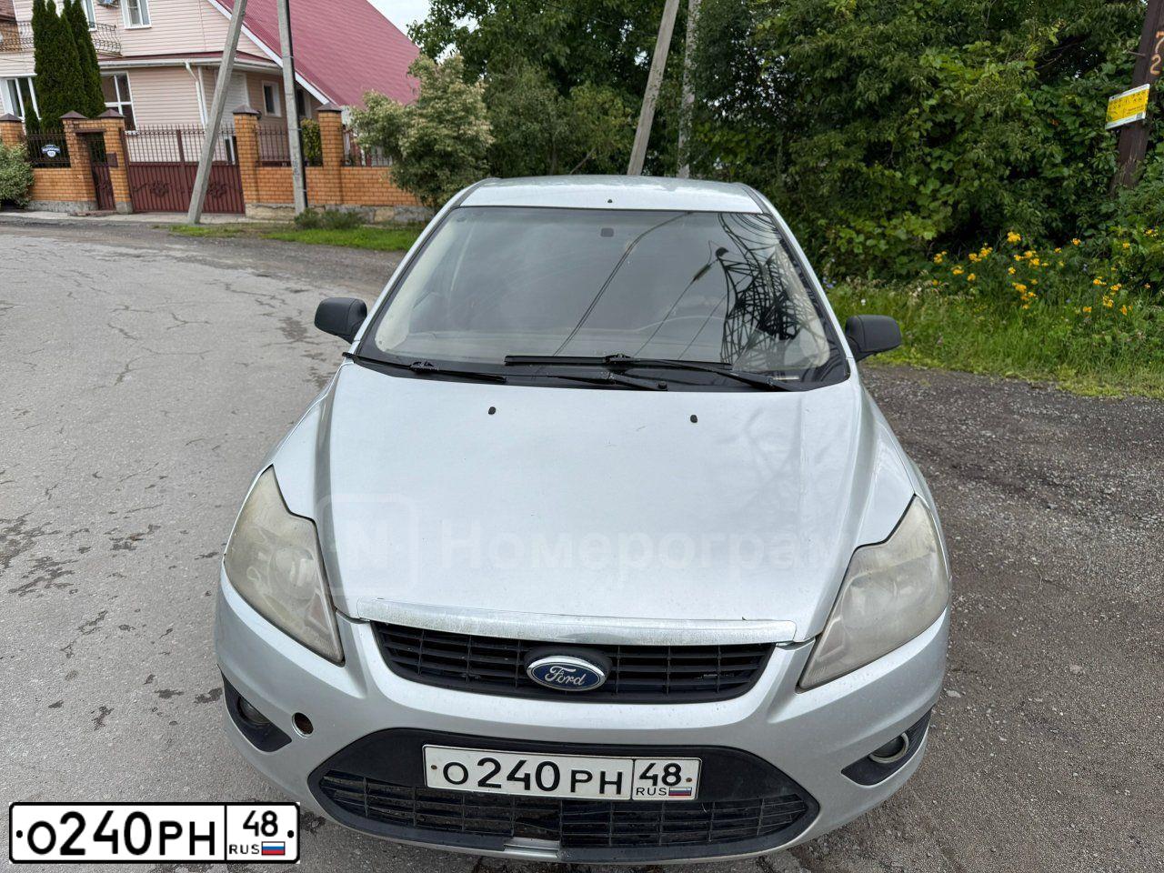 Фото автомобиля FORD FOCUS, 2006 — госномер О240РН48. Цвет: серебристый