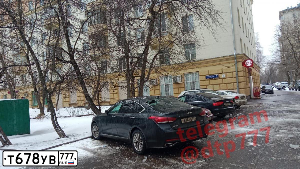 Фото автомобиля HYUNDAI GENESIS, 2016 — госномер Т678УВ777. Цвет: ЧЕРНЫЙ