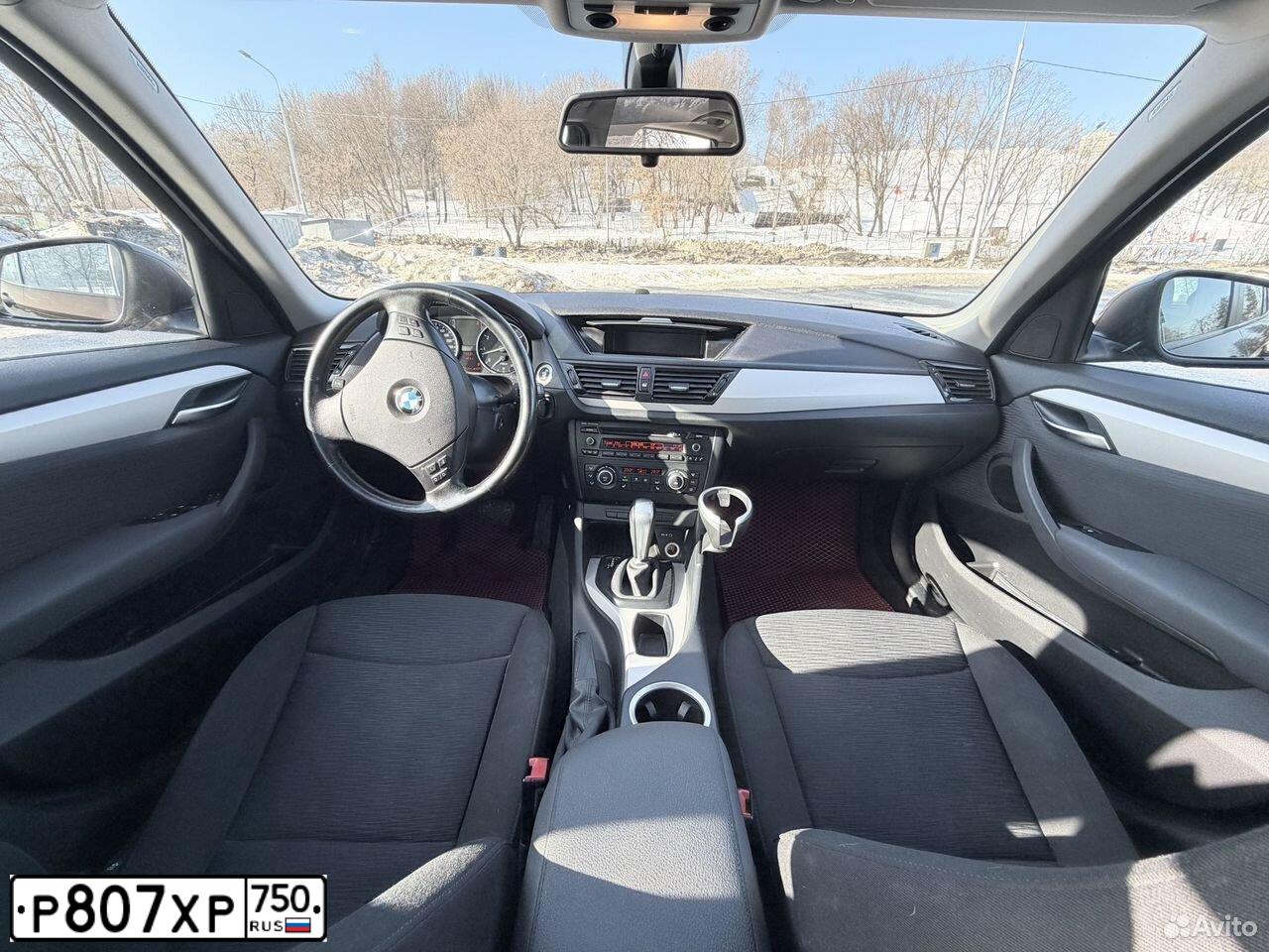 Фото автомобиля BMW X1, 2013 — госномер Е120КР797. Цвет: Коричневый