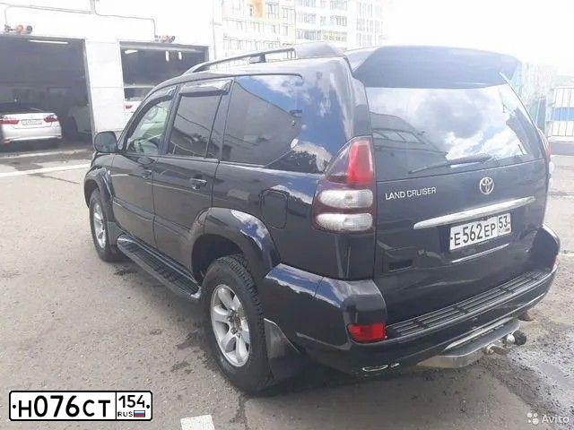 Фото автомобиля TOYOTA LANDCRUISER, 2008 — госномер Е562ЕР53. Цвет: ЧЕРНЫЙ