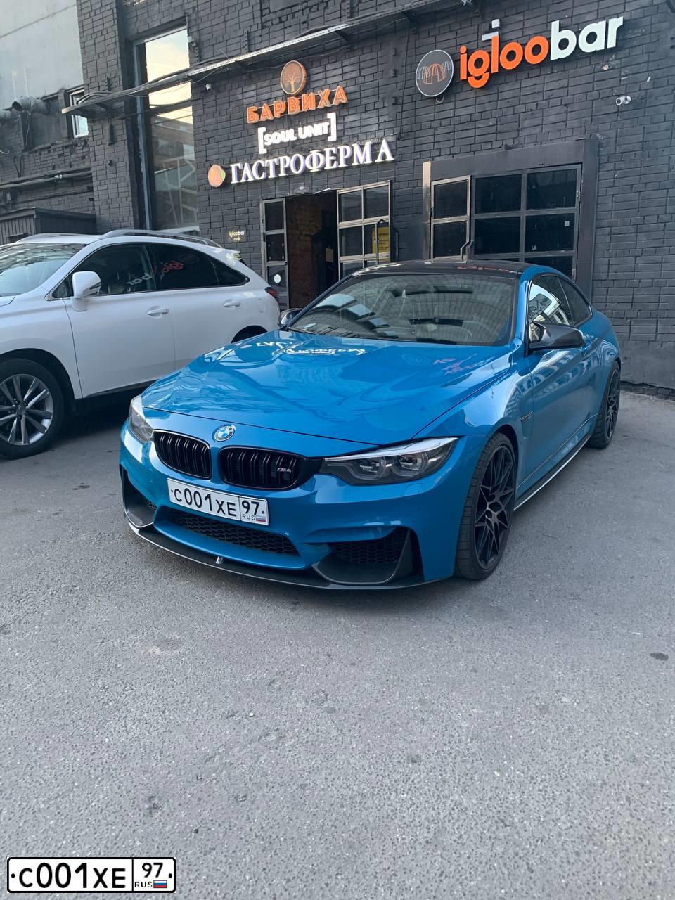 Фото автомобиля BMW M4, 2017 — госномер М433КА977. Цвет: синий
