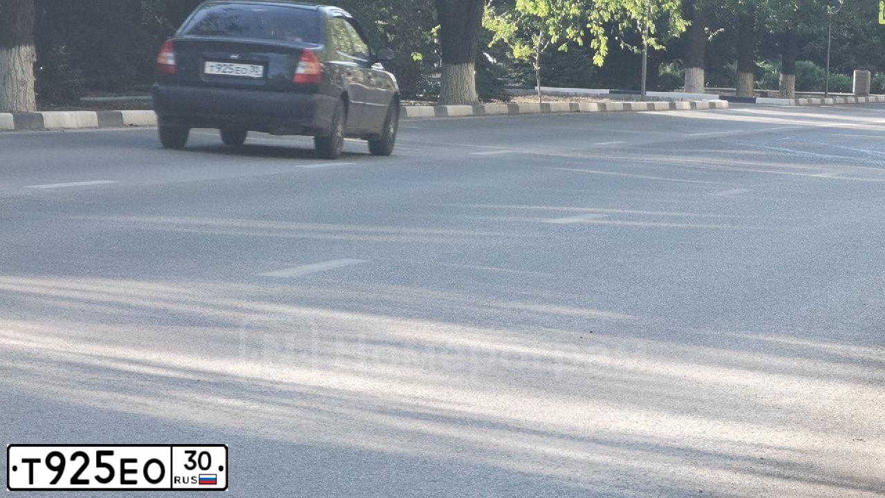 Фото автомобиля TAGAZ ACCENT, 2008 — госномер Т925ЕО30. Цвет: ЧЕРНЫЙ