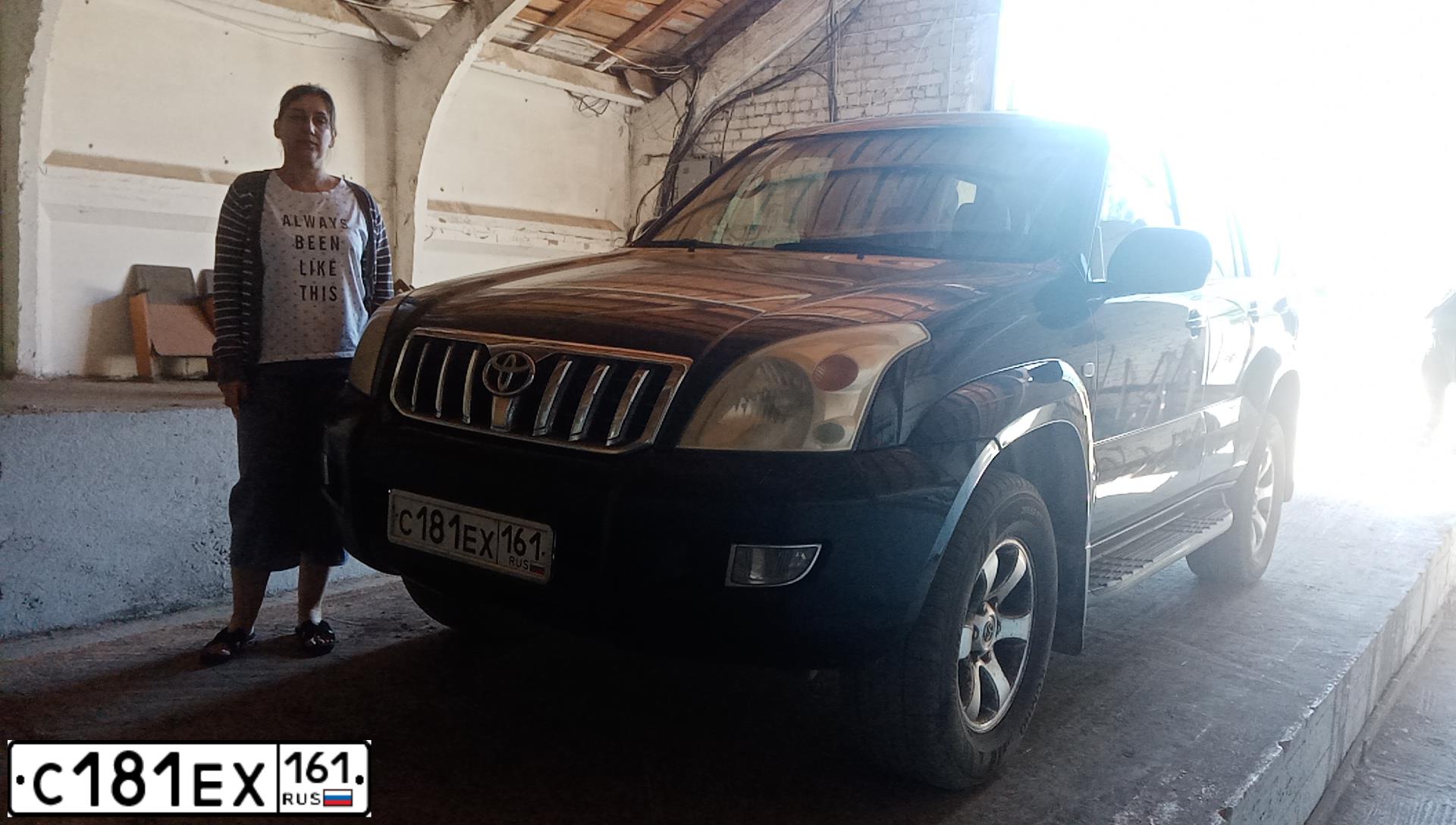 Фото автомобиля TOYOTA LAND CRUISER 120, 2007 — госномер Т605ЕР761. Цвет: ЧЕРНЫЙ