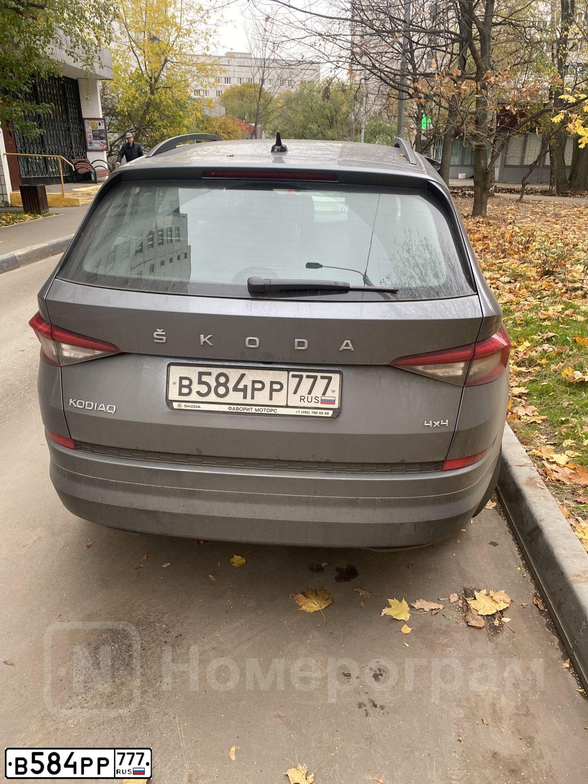 Фото автомобиля RENAULT MEGANE, 2015 — госномер В584РР777. Цвет: ТЕМНО- КОРИЧНЕВЫЙ