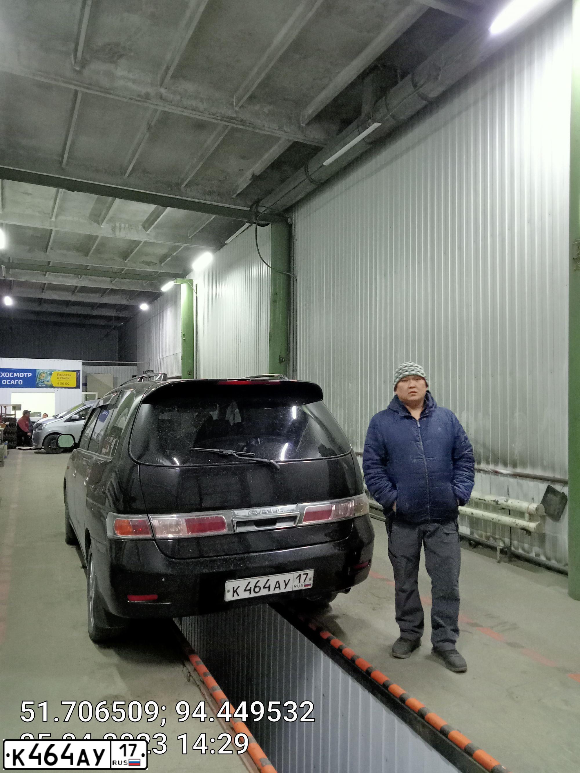 Фото автомобиля LADA 2114, 2011 — госномер К121АТ17. Цвет: СИНЕ-ЧЕРНЫЙ