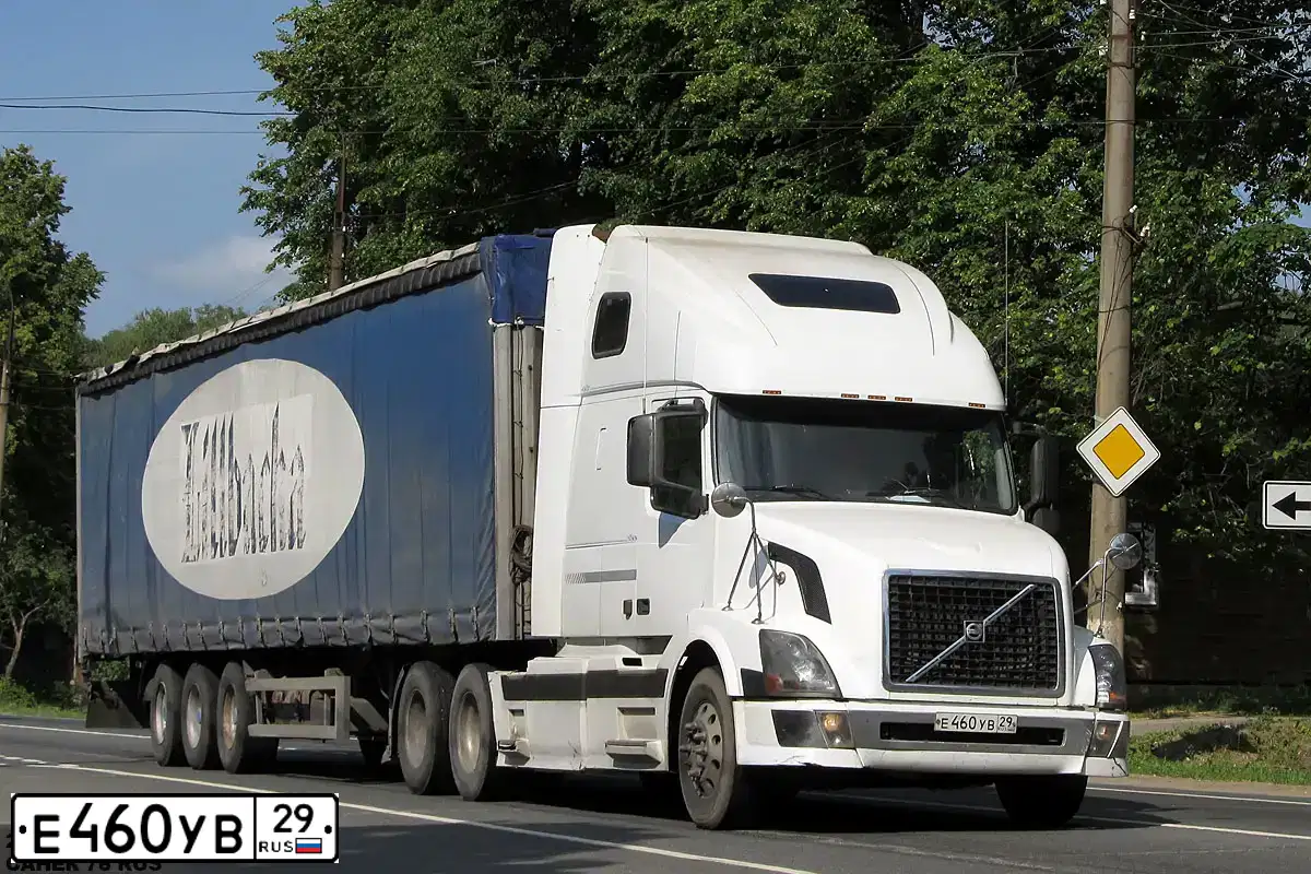 Фото автомобиля VOLVO SERIE VNL /6X4/, 2003 — госномер А392ВС152. Цвет: Белый