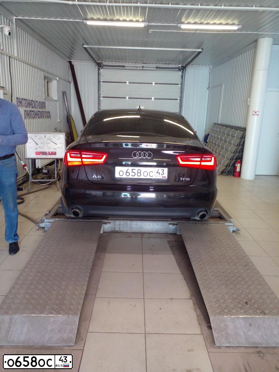 Фото автомобиля AUDI A6, 2013 — госномер Е986КК11. Цвет: ЧЕРНЫЙ