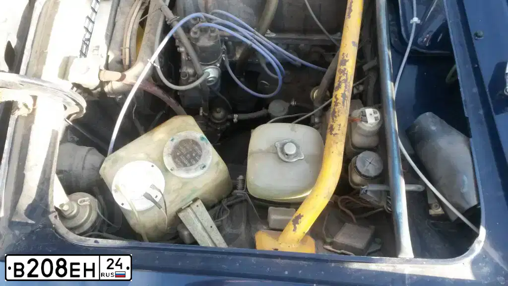Фото автомобиля LADA 2106, 1989 — госномер В208ЕН24. Цвет: синий