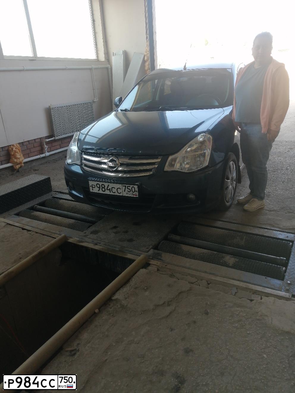 Фото автомобиля NISSAN ALMERA, 2014 — госномер М400ВУ763. Цвет: СЕРО-СИНИЙ
