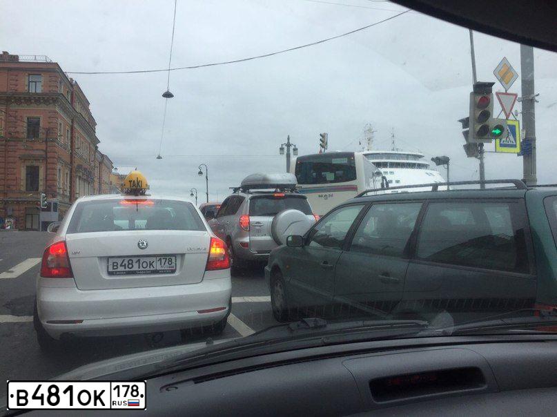 Фото автомобиля SKODA OCTAVIA, 2012 — госномер Р342КН05. Цвет: Белый