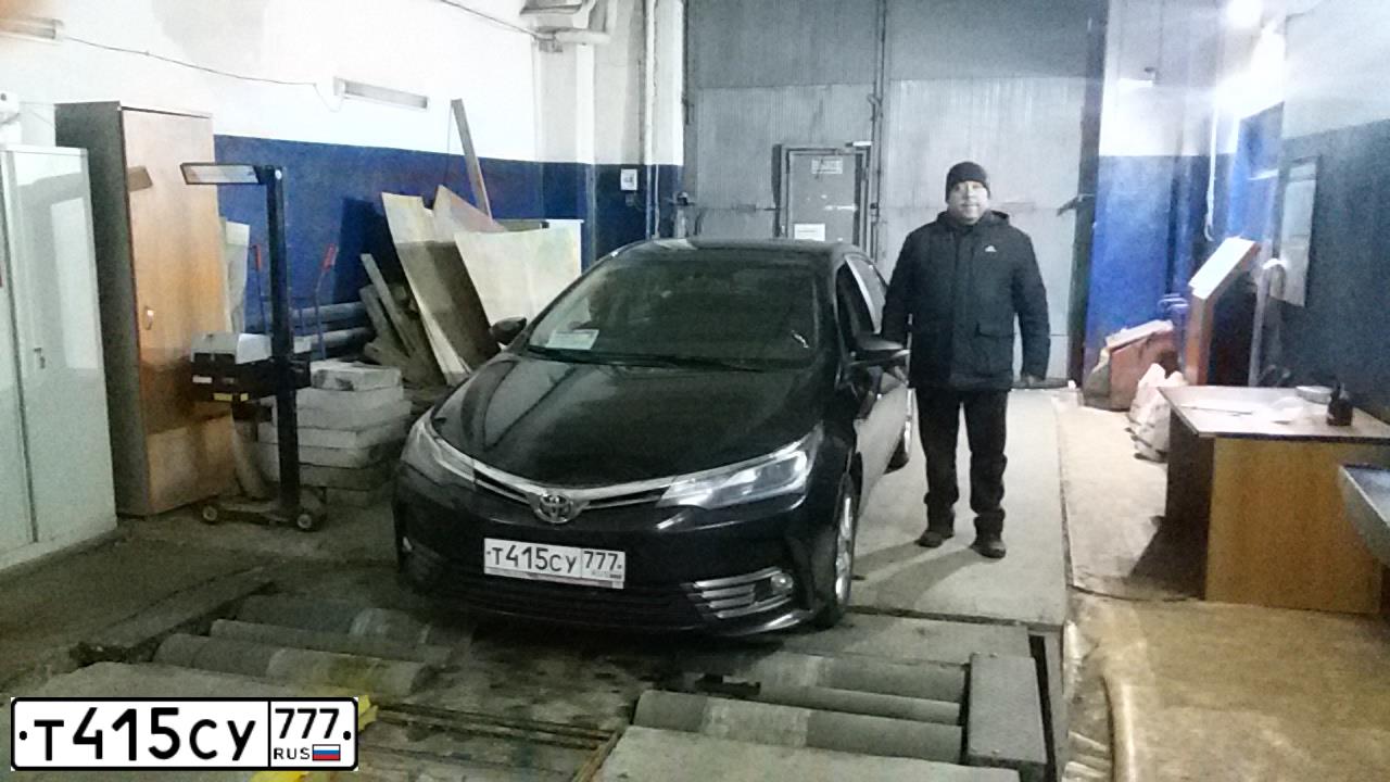 Фото автомобиля TOYOTA COROLLA, 2016 — госномер Т415СУ777. Цвет: ЧЕРНЫЙ