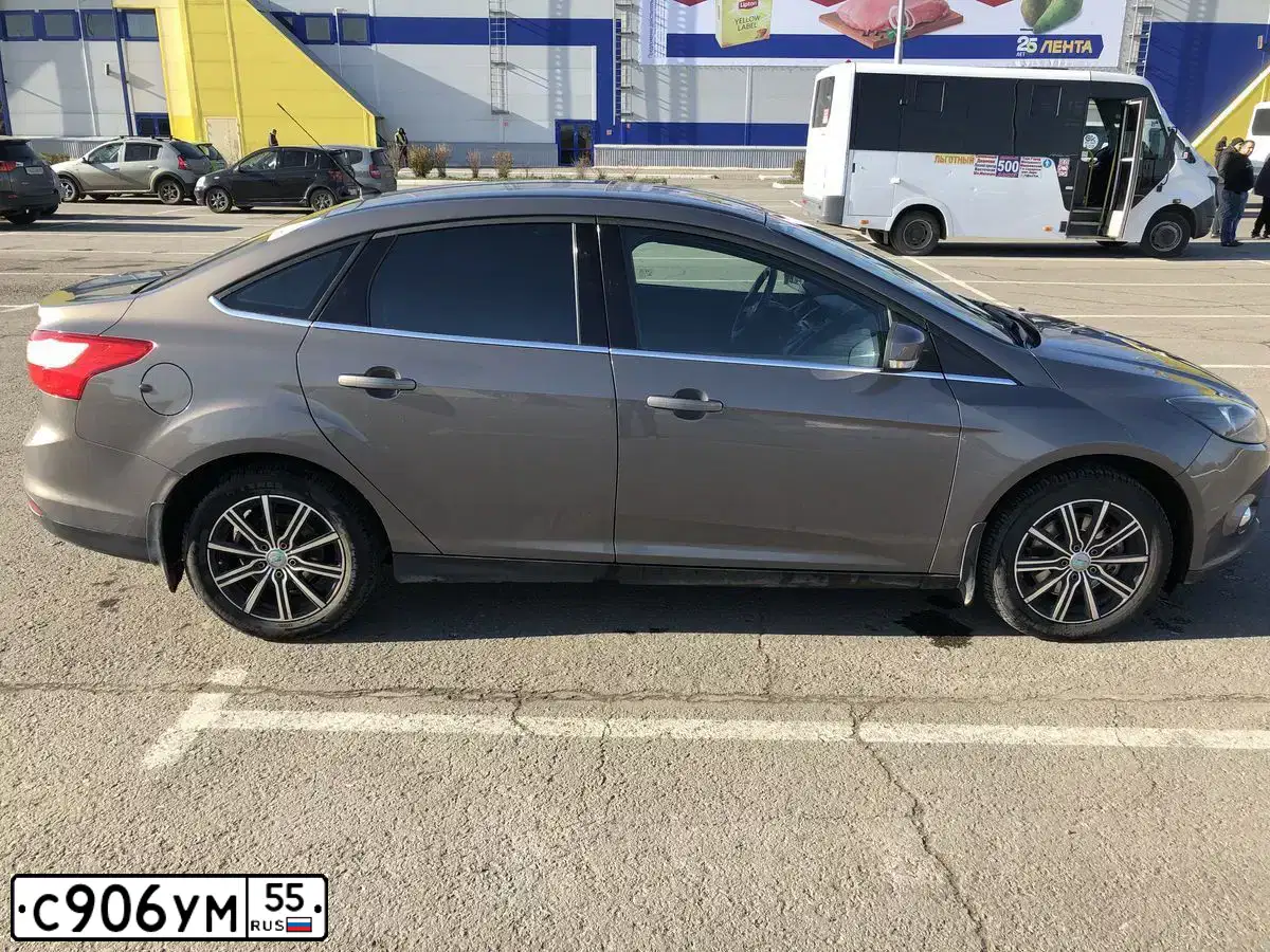 Фото автомобиля KIA RIO, 2013 — госномер С906УМ55. Цвет: БЕЛЫЙ