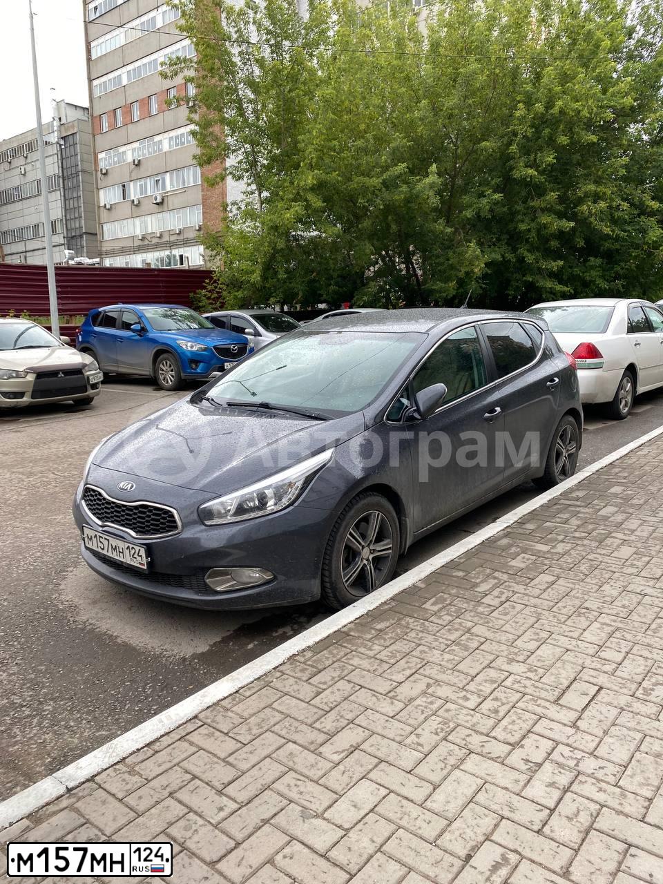Фото автомобиля KIA CEE'D, 2013 — госномер М157МН124. Цвет: СЕРЫЙ